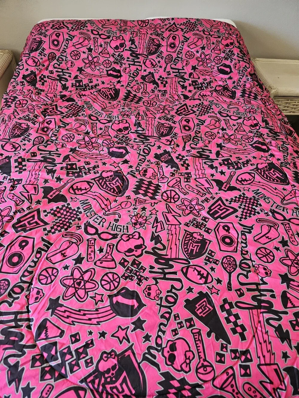 Monster High Twin Comforter Reversible Franco Bedding Draculaura Frankie Clawdee